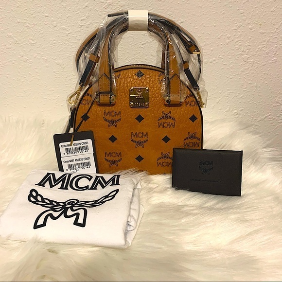 MCM Signature Diamond Logo Mini🎊 - Picture 4 of 8